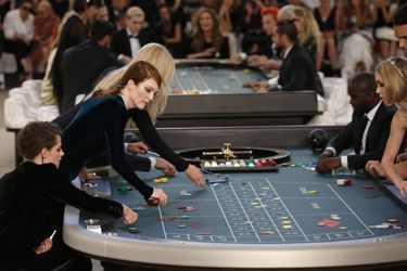 Kristen Stewart et Julianne Moore au défilé Chanel