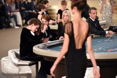 Kristen Stewart et Julianne Moore au défilé Chanel