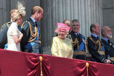 La famille royale au balcon de Buckingham Palace à Londres, le 10 juillet 2015