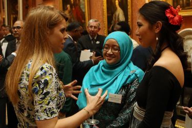 La princesse Beatrice d'York avec des invitées à Buckingham Palace, le 22 juin 2015