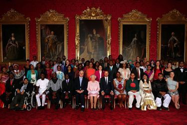 La reine Elizabeth II et ses invités à Buckingham Palace, le 22 juin 2015