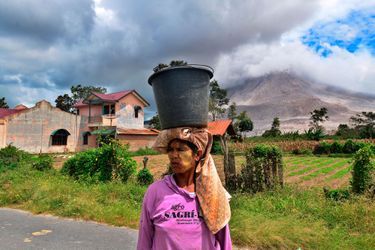 L’île bloquée par la fumée - Éruption volcanique en Indonésie