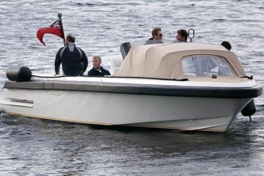 Les vacances écossaises de Roman Abramovich - Petit chien et yacht de luxe