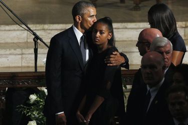Barack est venu avec sa fille, Sasha, et son épouse, Michelle Obama