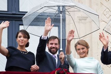 La princesse Alexandra, le prince Guillaume et la princesse Stéphanie au balcon du Palais à Luxembourg, le 22 juin 2015