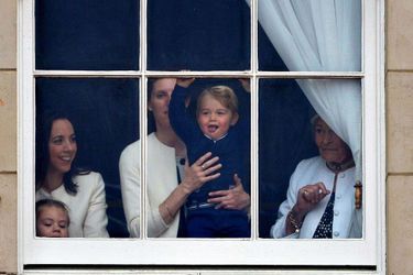 Le prince George a assisté, depuis une salle de Buckingham Palace, à la cérémonie Trooping the Colour