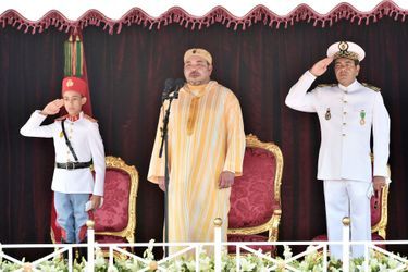 Le roi Mohammed VI du Maroc avec son fils Moulay El Hassan et son frère Moulay Rachid à Rabat, le 31 juillet 2015