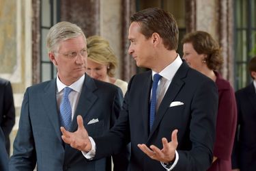 Le roi Philippe de Belgique avec le comte Arthur de Mornington à Bruxelles, le 17 juin 2015