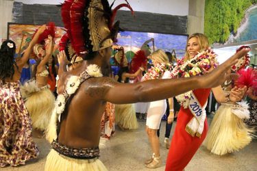 Une arrivée haute en couleurs pour Camille Cerf à Tahiti