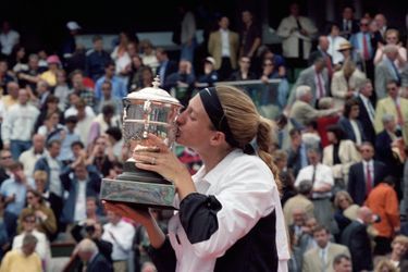 Juin 2000, Mary Pierce et son trophée