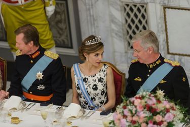 La reine Letizia d'Espagne encadrée du grand-duc Henri de Luxembourg et du roi Philippe de Belgique, à Copenhague le 15 avril 2015