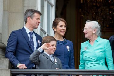La reine Margrethe II de Danemark avec la princesse Mary et les princes Frederik et Christian à Copenhague, le 16 avril 2015