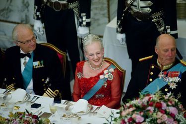 La reine Margrethe II de Danemark encadrée des rois Carl XVI Gustaf de Suède et Harald V de Norvège, à Copenhague le 15 avril 2015