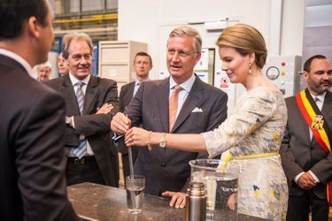 La reine Mathilde et le roi Philippe de Belgique chez Euro Heat Pipes à Nivelles, le 30 avril 2015
