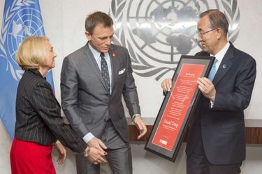 Agnès Marcaillou, Daniel Craig et Ban Ki-moon à New York le 14 avril 2015