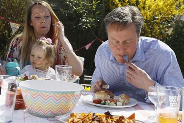 A lire: David Cameron et l'affaire du hot-dog<br />
