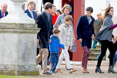 La famille et les invités royaux de la reine Margrethe II de Danemark au palais de Fredensborg, le 16 avril 2015
