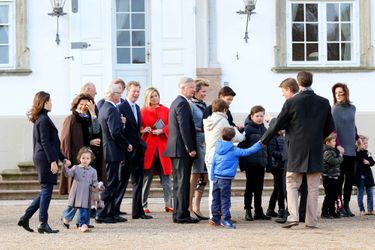 La famille et les invités royaux de la reine Margrethe II de Danemark au palais de Fredensborg, le 16 avril 2015