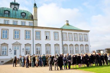 La reine Margerethe II de Danemark à la fenêtre du palais de Fredensborg, le 16 avril 2015