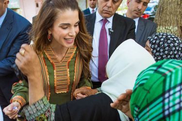 La reine Rania à Tabaqet Fahel, le 30 mars 2015