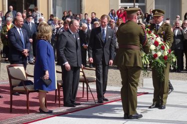 Le grand-duc Henri de Luxembourg avec Maria-Teresa et Jean de Luxembourg à Luxembourg, le 14 avril 2015