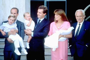 Le prince Rainier III de Monaco avec la princesse Caroline, Stefano Casiraghi et leurs trois enfants, le 7 septembre 1987