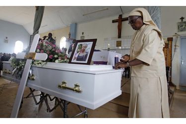 Le Kenya enterre ses morts