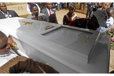 Le Kenya enterre ses morts