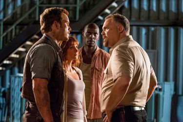 Avec Chris Pratt, Bryce Dallas Howard et Vincent D'Onofrio dans "Jurassic World", 2015