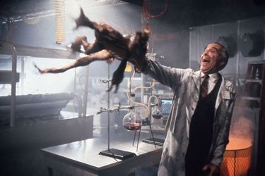 Docteur Catheter dans "Gremlins 2, la nouvelle génération" (1990)