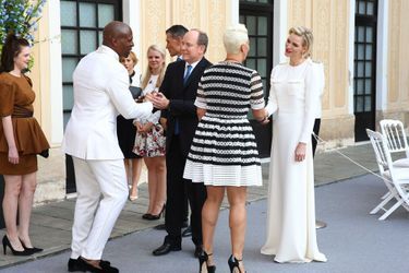 La princesse Charlène et le prince Albert II de Monaco avec Terry Crews et sa femme au Palais princier à Monaco, le 17 juin 2015