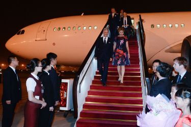 La reine Mathilde et le roi Philippe de Belgique à leur arrivée à Pékin le 22 juin 2015 