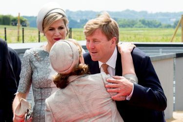 La reine Maxima et le roi Willem-Alexander des Pays-Bas avec la grande-duchesse Marie-Teresa de Luxembourg à Waterloo, le 18 juin 2015