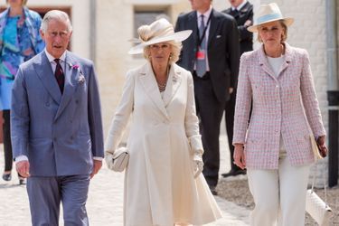 Le prince Charles et Camilla avec la princesse Astrid de Belgique à Waterloo, le 17 juin 2015