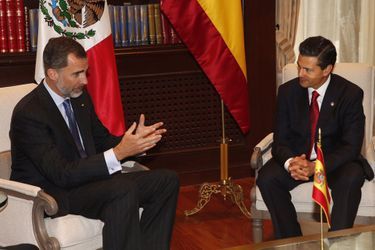Le roi Felipe VI d'Espagne avec Enrique Peña Nieto à Mexico, le 29 juin 2015