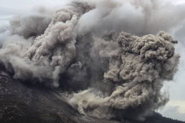 Dans les cendres du mont Sinabung