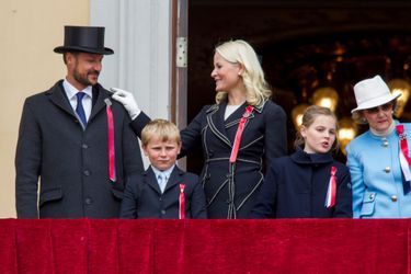 La famille royale de Norvège au balcon du Palais royal à Oslo, le 17 mai 2015