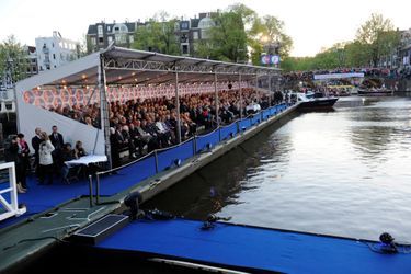 La princesse Beatrix, le roi Willem-Alexander et la reine Maxima des Pays-Bas au concert de la Libération à Amsterdam, le 5 mai 2015