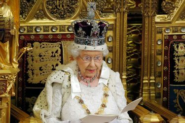 La reine Elizabeth II au Parlement à Londres, le 27 mai 2015