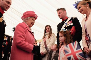 La reine Elizabeth II au château de Richmond, le 2 mai 2015