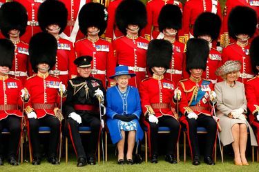 La reine Elizabeth II avec le prince Philip et Camilla au château de Windsor, le 30 avril 2015