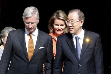 La reine Mathilde et le roi Philippe de Belgique avec Ban Ki-moon à Bruxelles, le 27 mai 2015