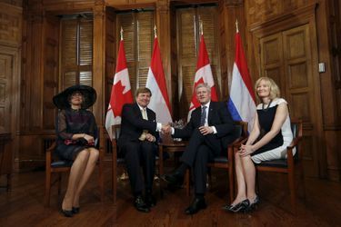 La reine Maxima et le roi Willem-Alexander avec le Premier ministre Stephen Harper et sa femme Laureen à Ottawa, le 27 mai 2015