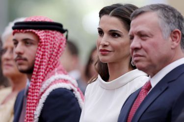 La reine Rania avec le roi Abdallah II de Jordanie et le prince héritier Hussein à Amman, le 25 mai 2015