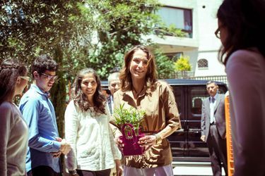 La reine Rania de Jordanie au centre d'Orient Spirit Development à Amman, le 6 mai 2015