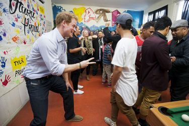 Le prince Harry à la Southern Cross Campus School à Auckland, le 15 mai 2015