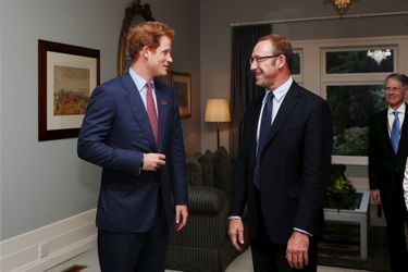 Le prince Harry avec Andrew Little à Auckland, le 15 mai 2015