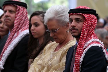 Le prince héritier Hussein de Jordanie avec sa grand-mère la princesse Muna à Amman, le 25 mai 2015