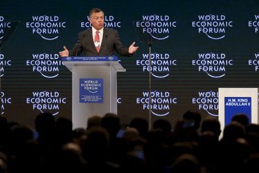 Le roi Abdallah II de Jordanie ouvre le Forum économique mondial au bord de la mer Morte, le 22 mai 2015