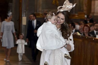 Les princesses Madeleine et Leonor dans la Chapelle royale de Stockholm, le 17 mai 2015
